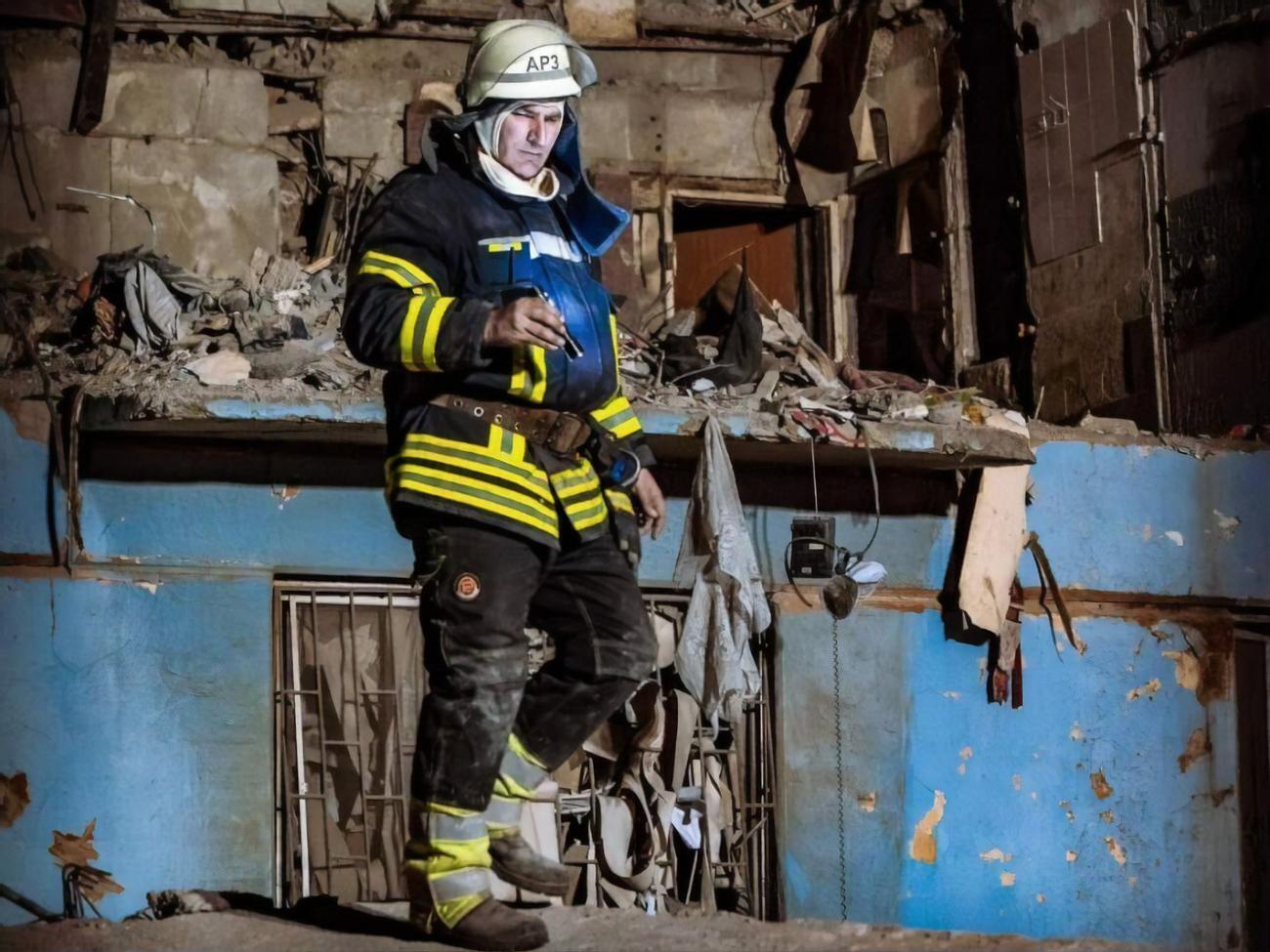 В результате атак со стороны российских захватчиков повреждены гражданская инфраструктура и жилые дома