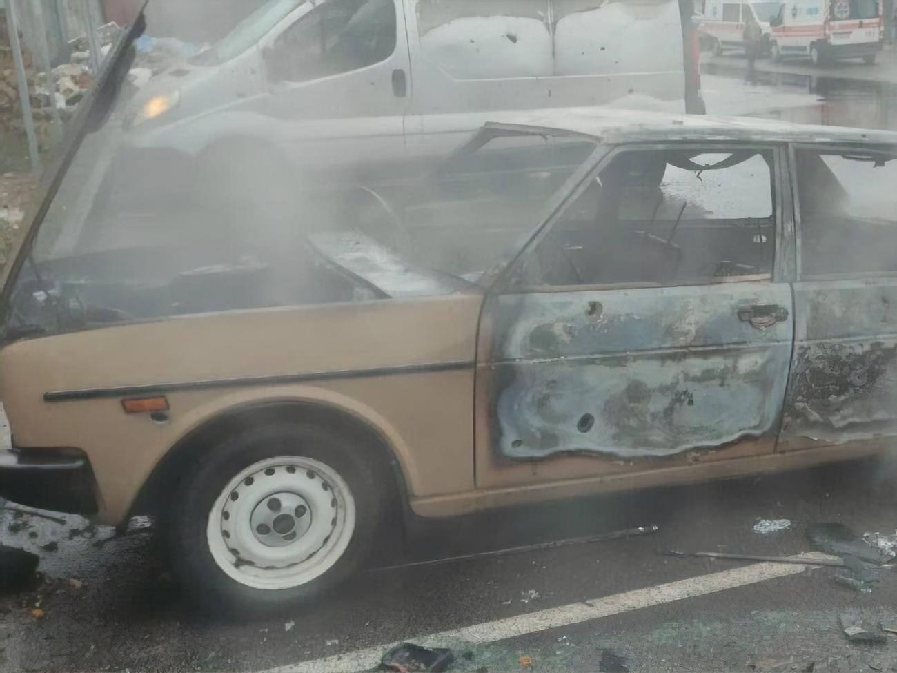 В результате обстрела загорелся автомобиль