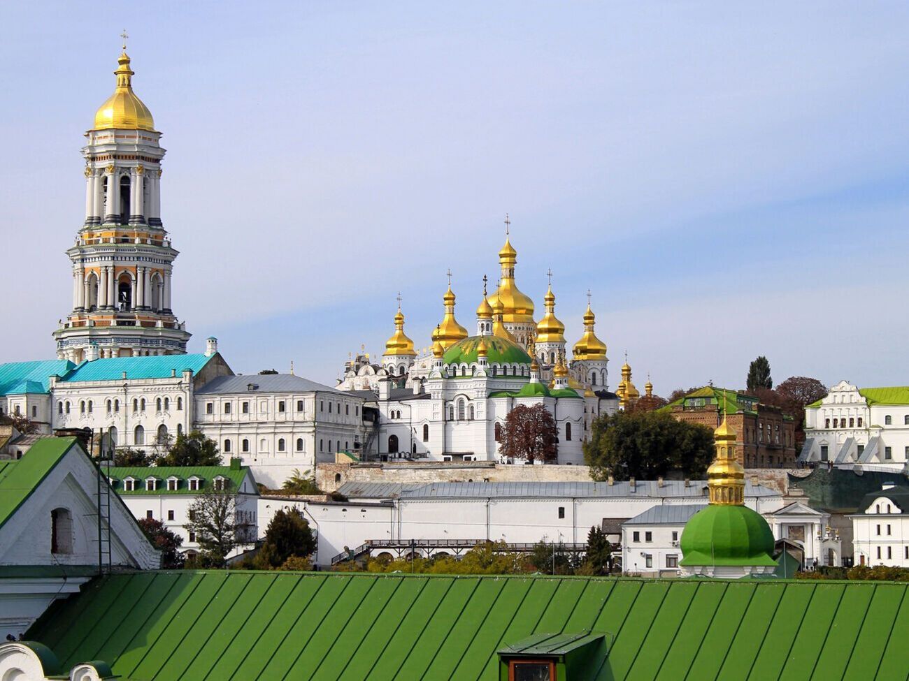 По словам Ткаченко, с сегодняшнего дня будут работать созданные заповедником рабочие группы по инвентаризации имущества Лавры