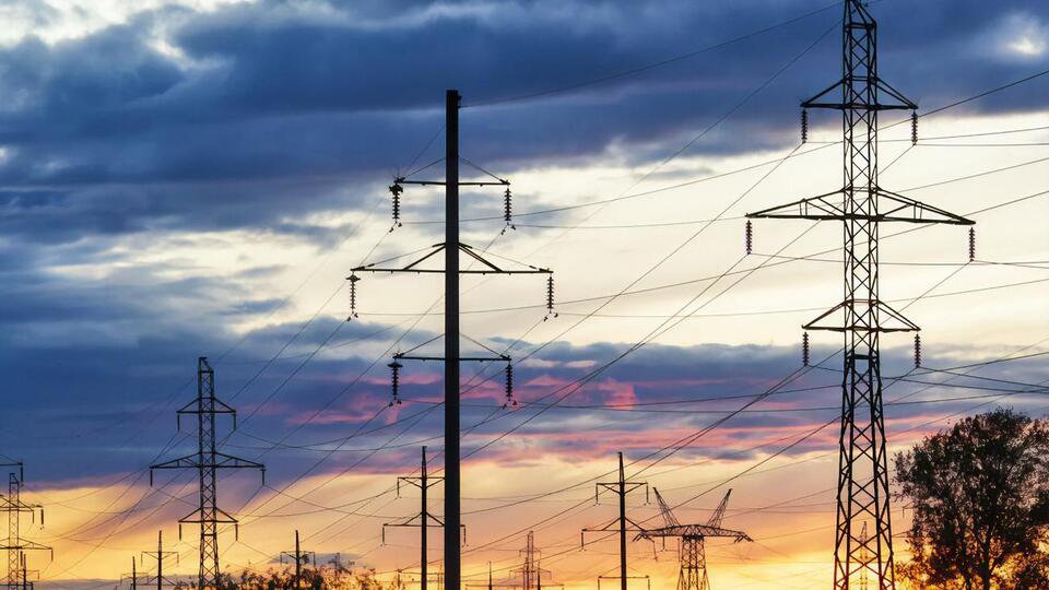 Спрос на электроэнергию в Украине уменьшился примерно на 35%