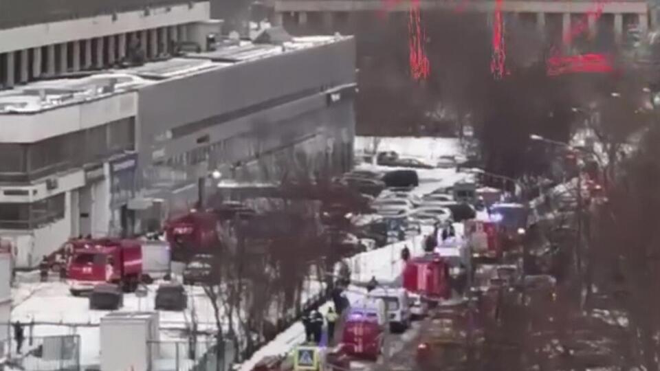 Возгорание на первом этаже девятиэтажного административного здания