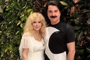 Зибров: Прибежала Марина, в двери постучала и говорит: "Паша, война". Я говорю: "Какая война?"