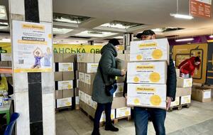 Фонд Рината Ахметова передал более полумиллиона продуктовых наборов жителям 22 областей Украины