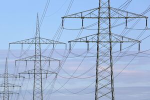 Электроэнергии в системе достаточно для всех потребителей, но в некоторых регионах повреждена обстрелами инфраструктура