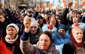 Участники митинга требуют от власти оплатить платежки за коммунальные услуги за зимние месяцы