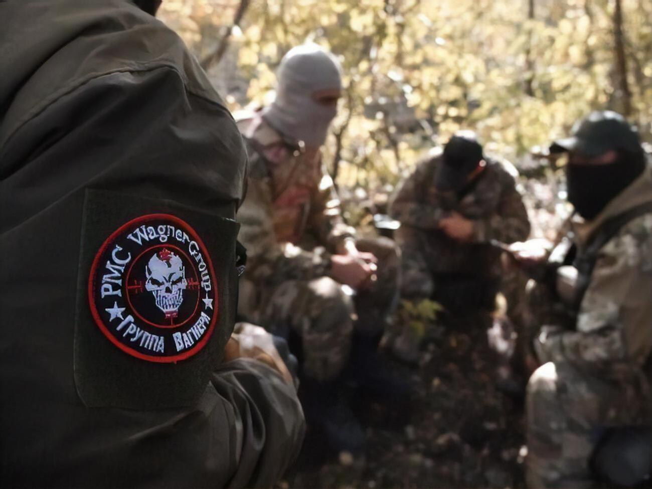 По данным ВСУ, украинские военные уничтожили большую часть наемников ЧВК "Вагнер" в боях под Бахмутом Донецкой области