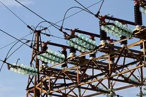 В "Укрэнерго" пояснили, что ограничения связаны с повреждениями оборудования энергообъектов