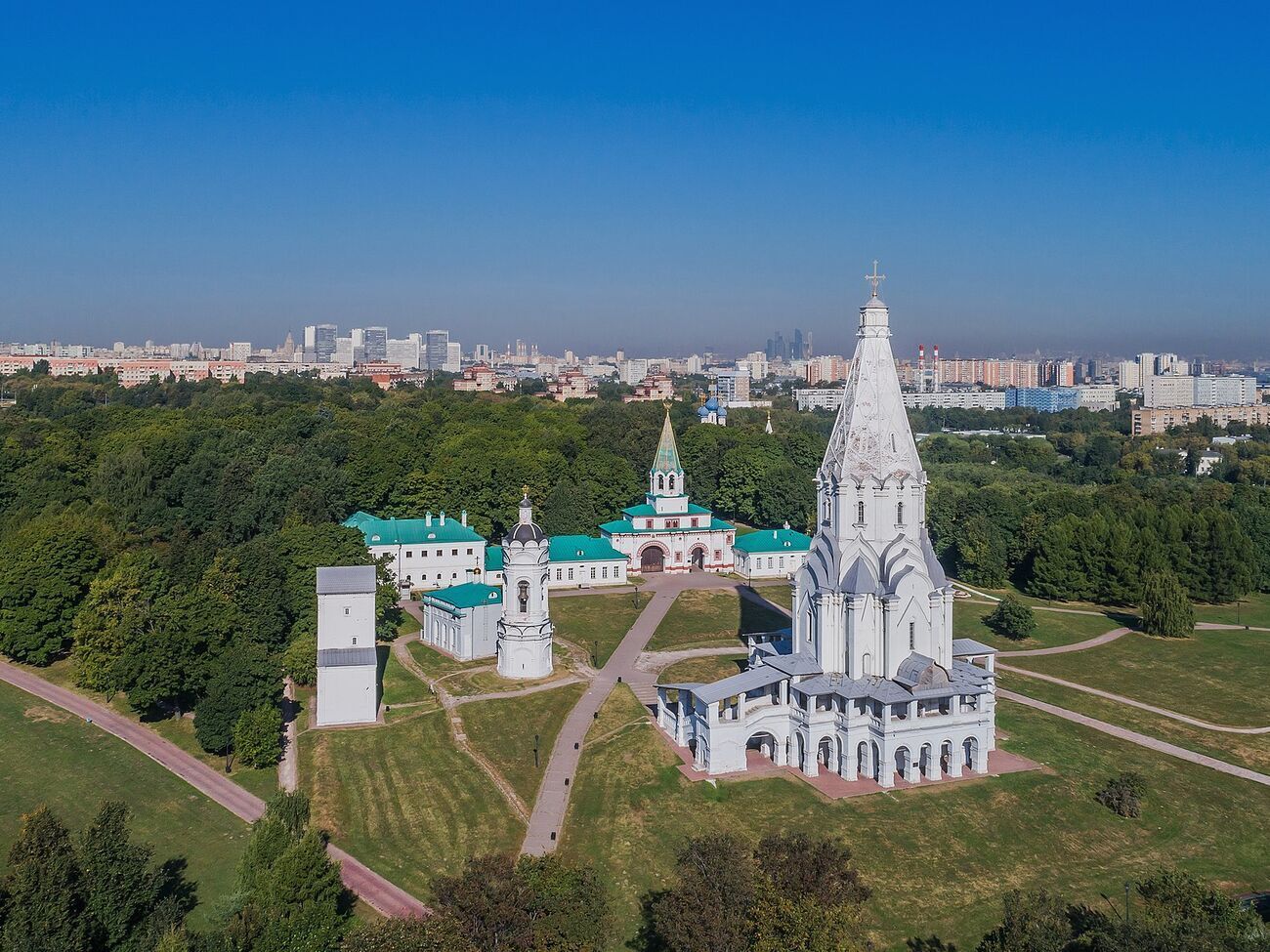 Росіяни вирубали двокілометрову смугу лісу біля церкви у московському Коломенському