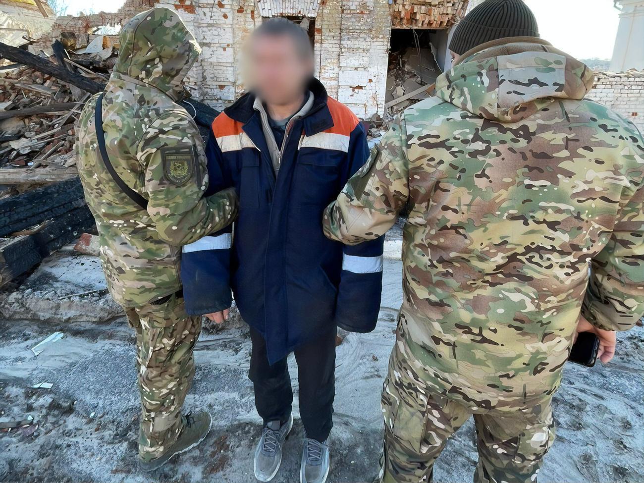 За даними поліції, чоловік переховувався в покинутих будівлях району
