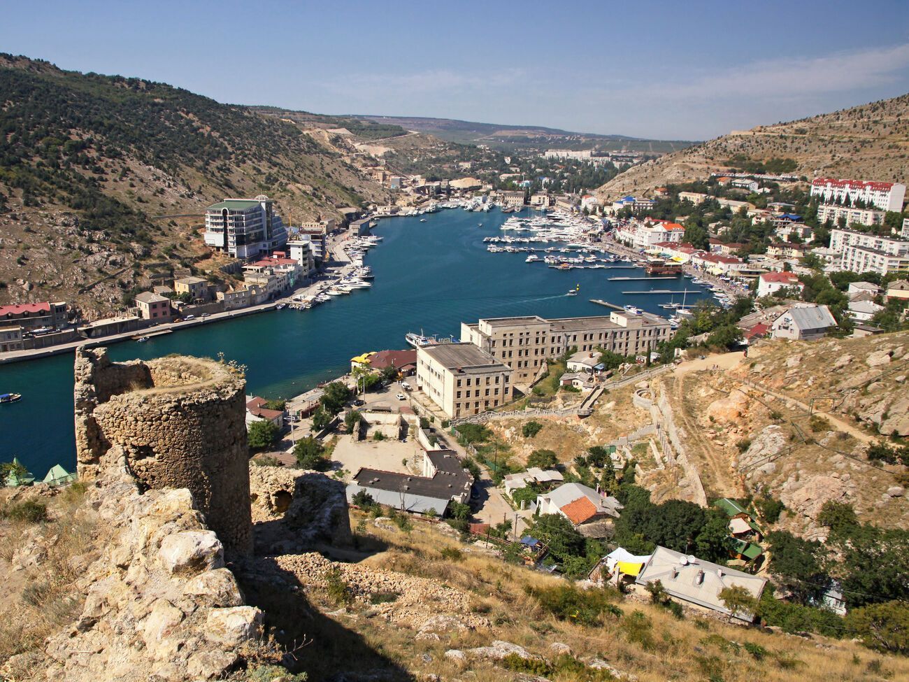 Российские оккупанты контролируют Крым с 2014 года