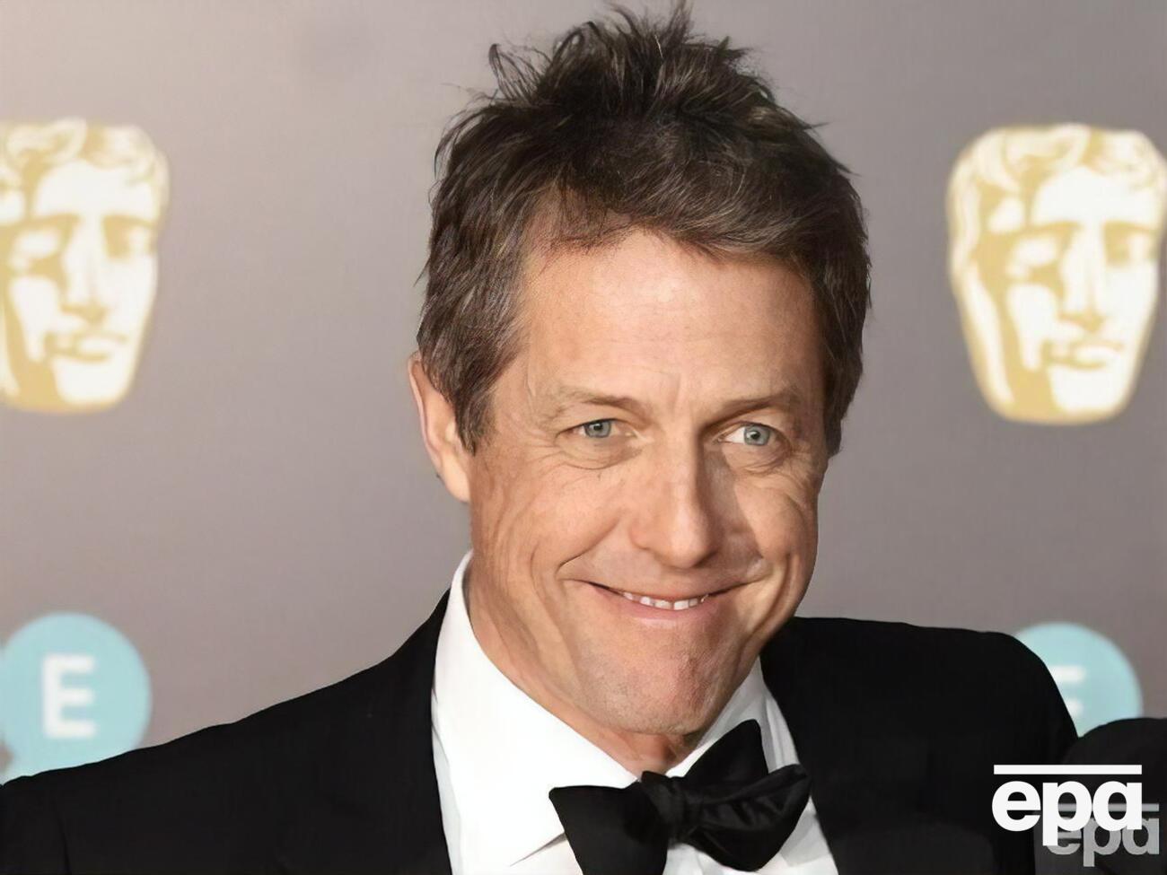 Грант язвительно отвечал на вопросы, а в конце закатил глаза