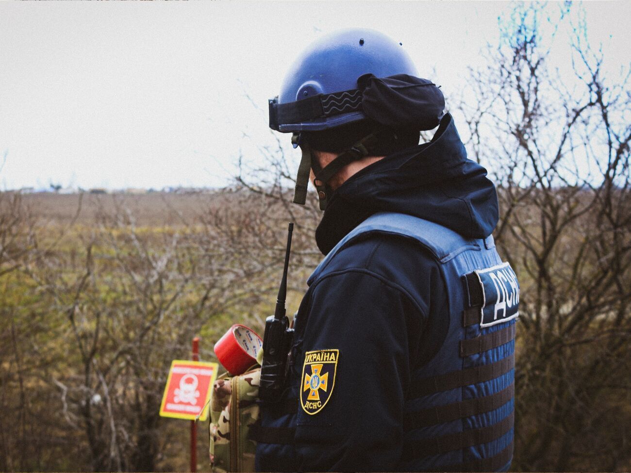 Травмированных спасателей госпитализировали, они находятся в состоянии средней тяжести, отметили в Херсонской ОВА