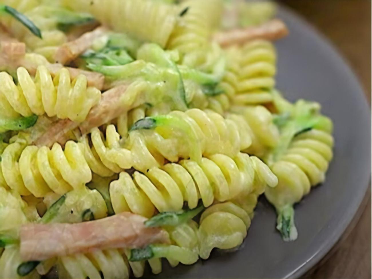 Перед подачей на стол блюдо посыпаем тертым пармезаном