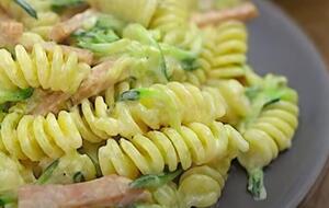 Перед подачей на стол блюдо посыпаем тертым пармезаном