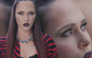 Фронтвумен The Hardkiss Санина в ролике исполняет песню на фоне собственного изображения