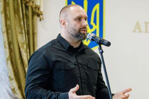 За словами Синєгубова, жінка була в автомобілі, у який влучив снаряд