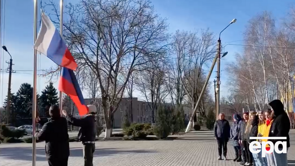Каждая неделя в школах Мариупольського района начинается с так называемого патриотического воспитания, сообщили в горсовете