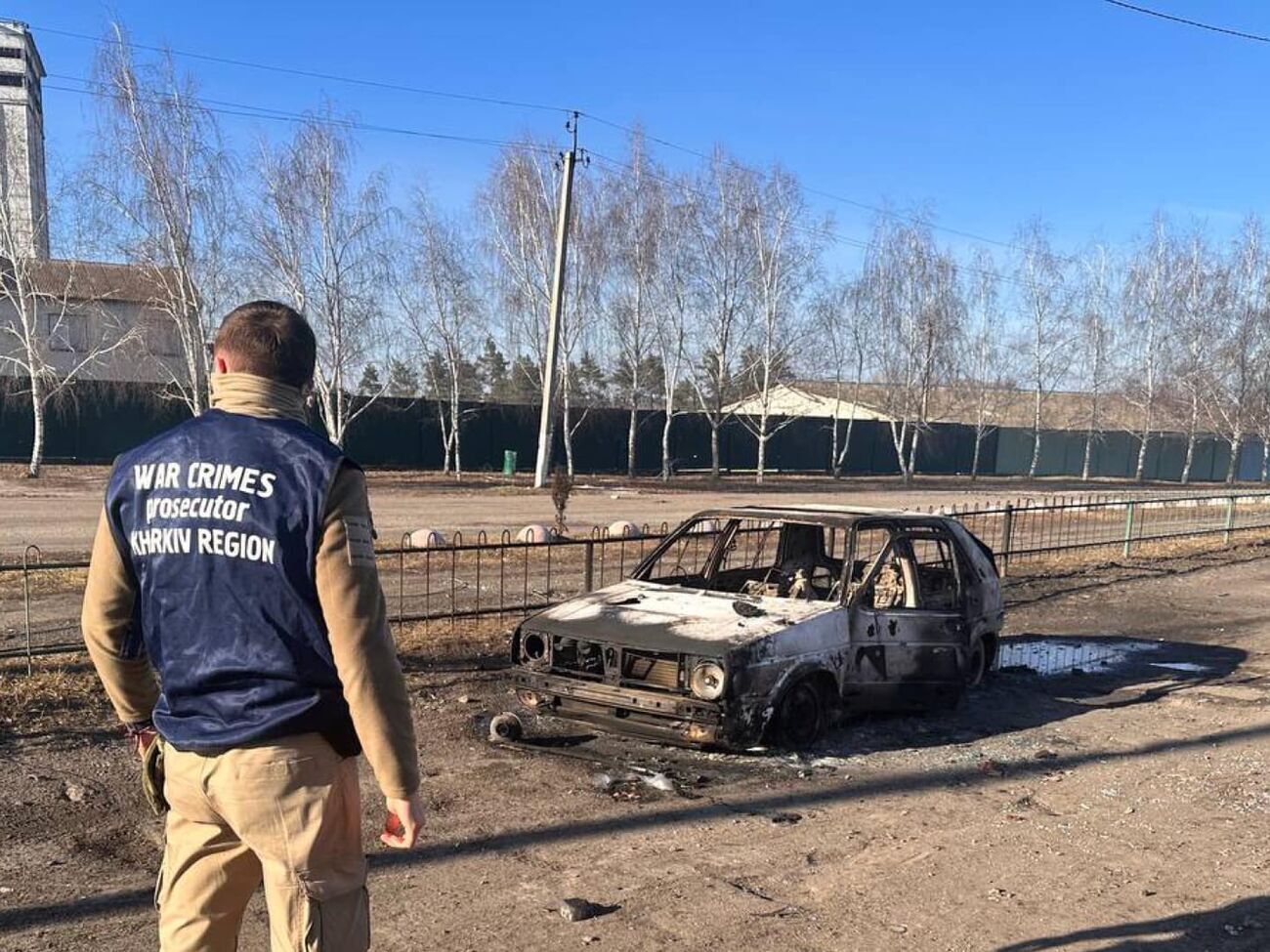 Российский снаряд попал в гражданский автомобиль с 42-летним жителем села Колодезное, отметили в прокуратуре Харьковской области