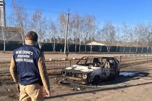 Російський снаряд влучив у цивільний автомобіль із 42-річним жителем села Колодязне, зазначили в прокуратурі Харківської області