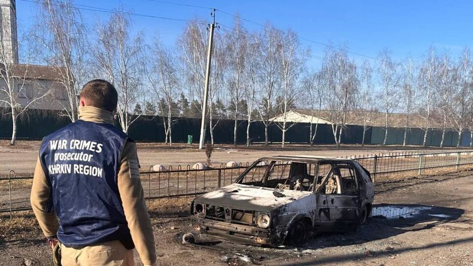 Российский снаряд попал в гражданский автомобиль с 42-летним жителем села Колодезное, отметили в прокуратуре Харьковской области
