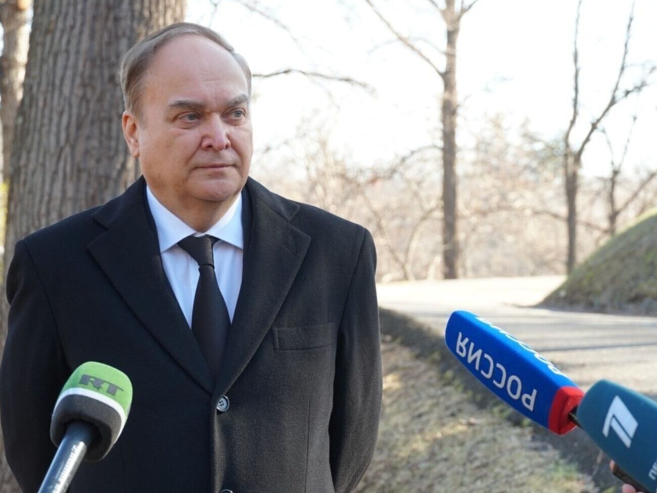 Антонов находился в здании Госдепартамента США более получаса, отметили СМИ