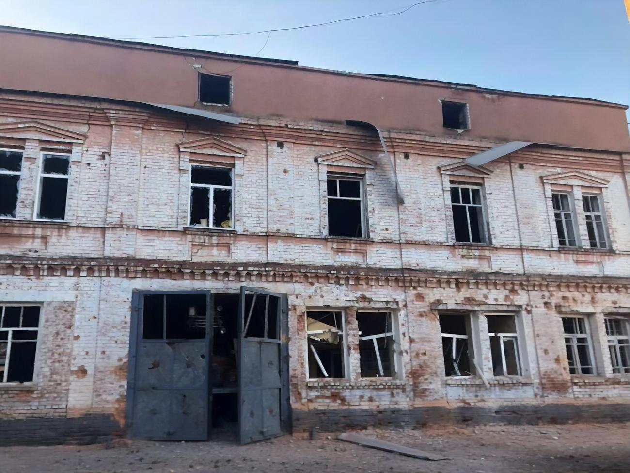 У Вовчанську окупанти пошкодили будівлю ДСНС
