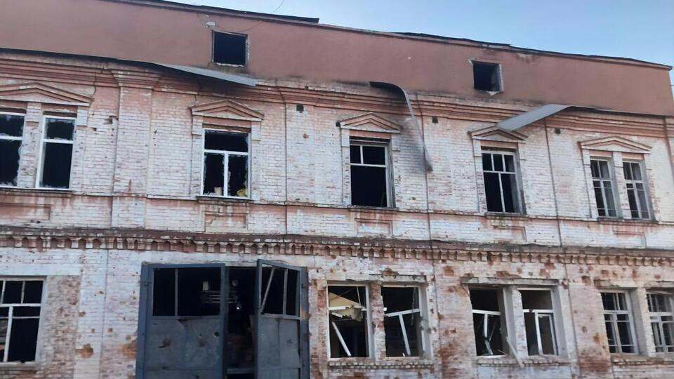 У Вовчанську окупанти пошкодили будівлю ДСНС