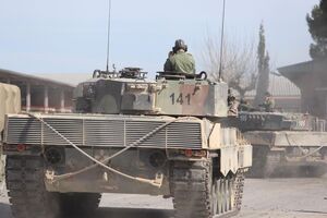 В Испании завершилась подготовка 55 украинских военнослужащих, которые войдут в состав экипажа и ремонтной бригады танков Leopard 2A4, отметила Роблес