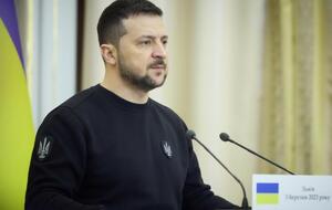 Российские деньги и грязные схемы с тогдашними политиками в Украине "использовались фактически как часть агрессии против нашего государства", отметил Зеленский