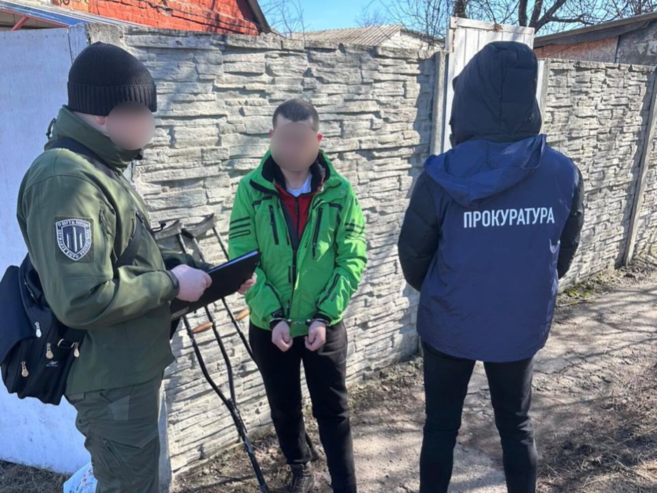 Двох підозрюваних правоохоронці затримали