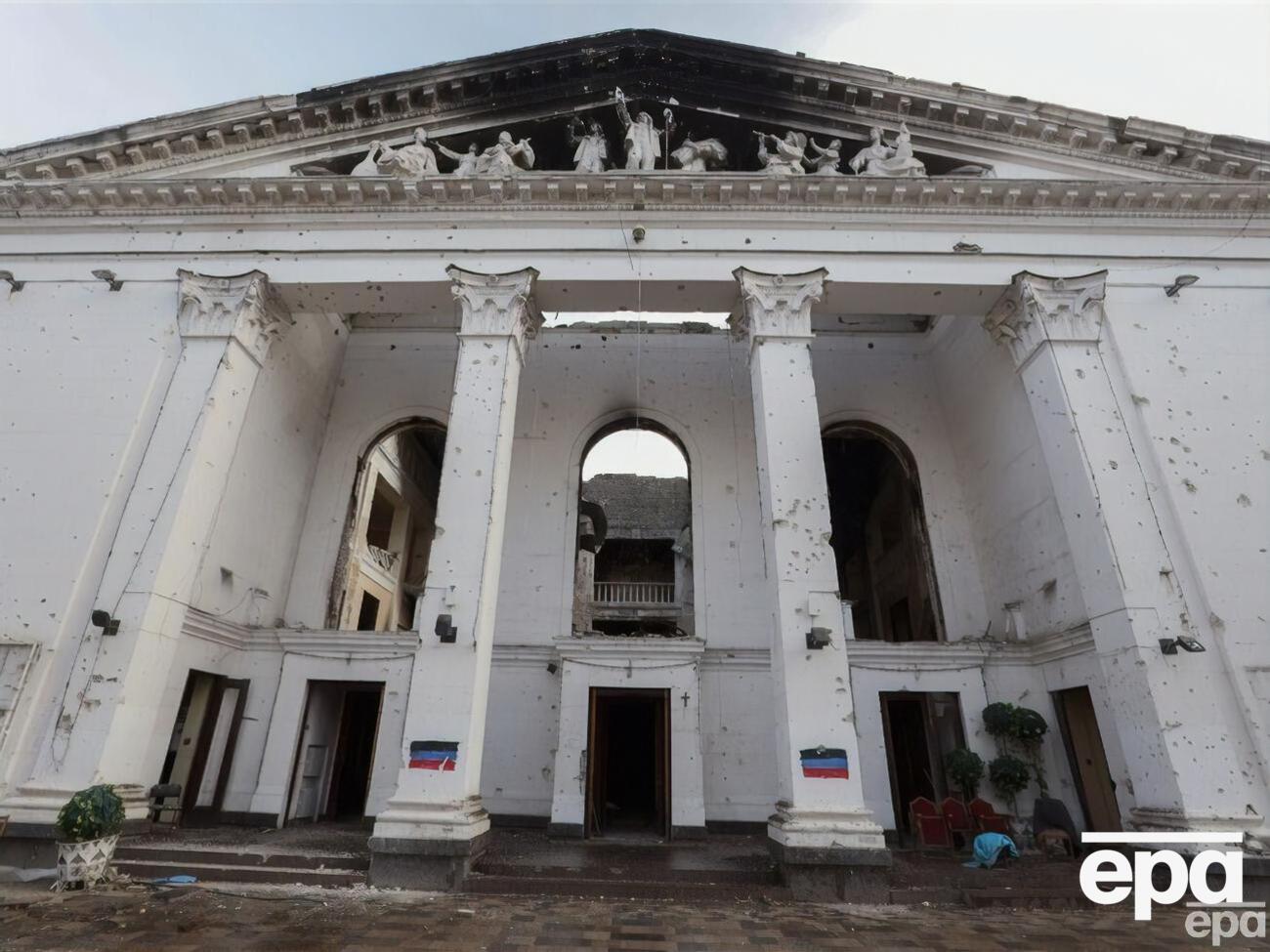 Оккупанты 16 марта 2022 года сбросили бомбу на драмтеатр в Мариуполе