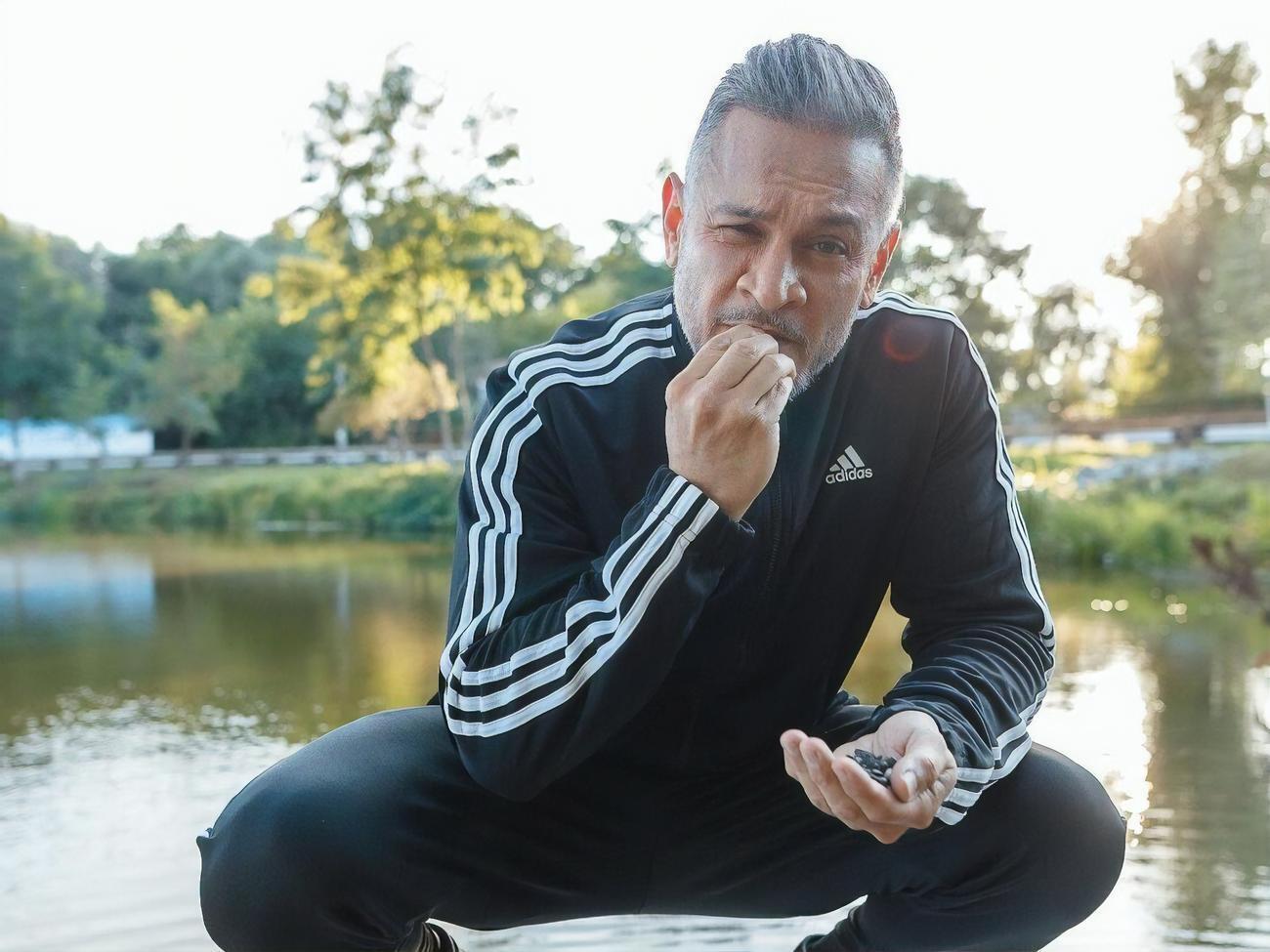 Хименес-Браво родился в Колумбии