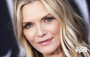 64-летняя Пфайффер предпочитает длину волос до плеч