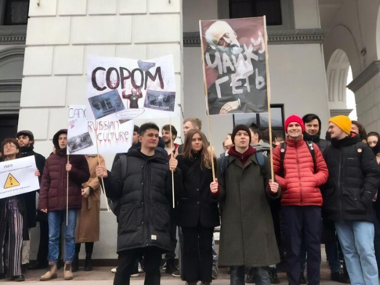 До акції приєдналися студенти й викладачі закладу