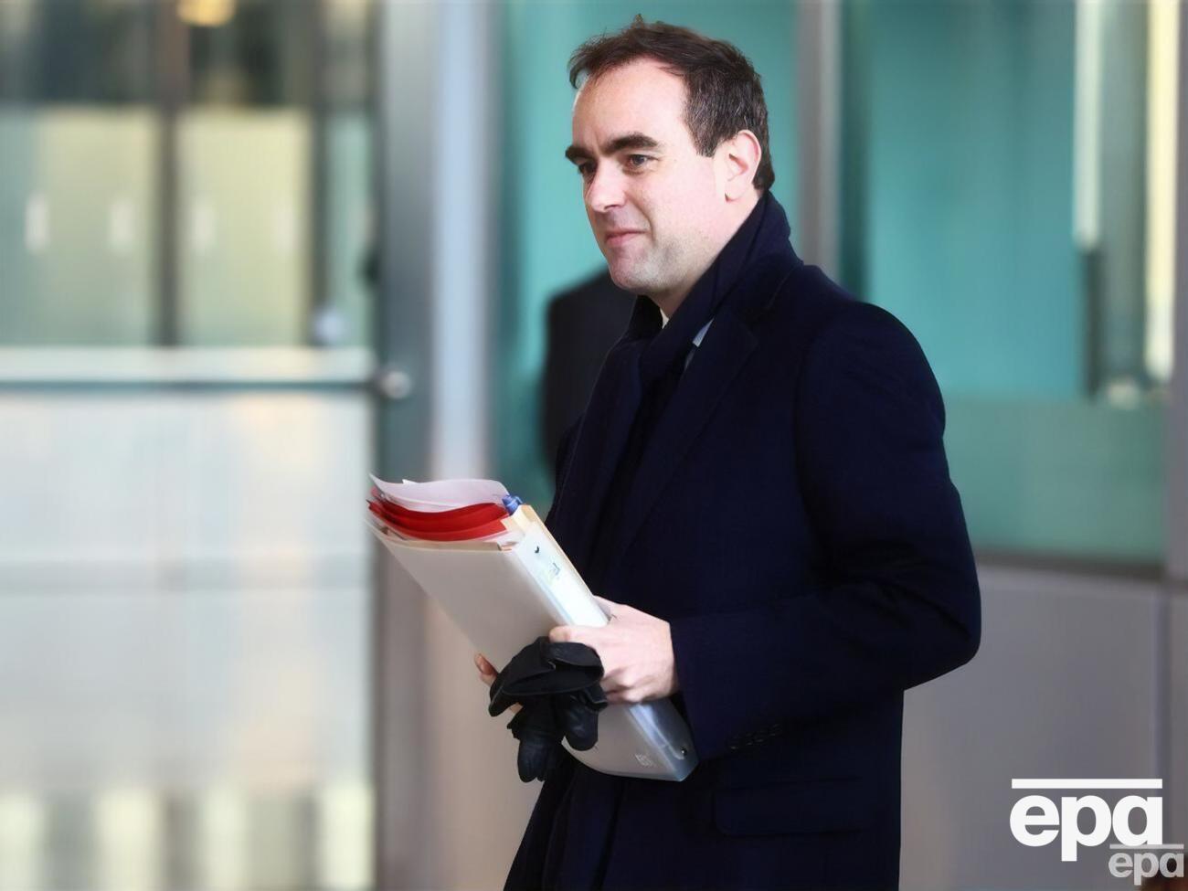 Лекорню повідомив про прибуття бронемашин до України