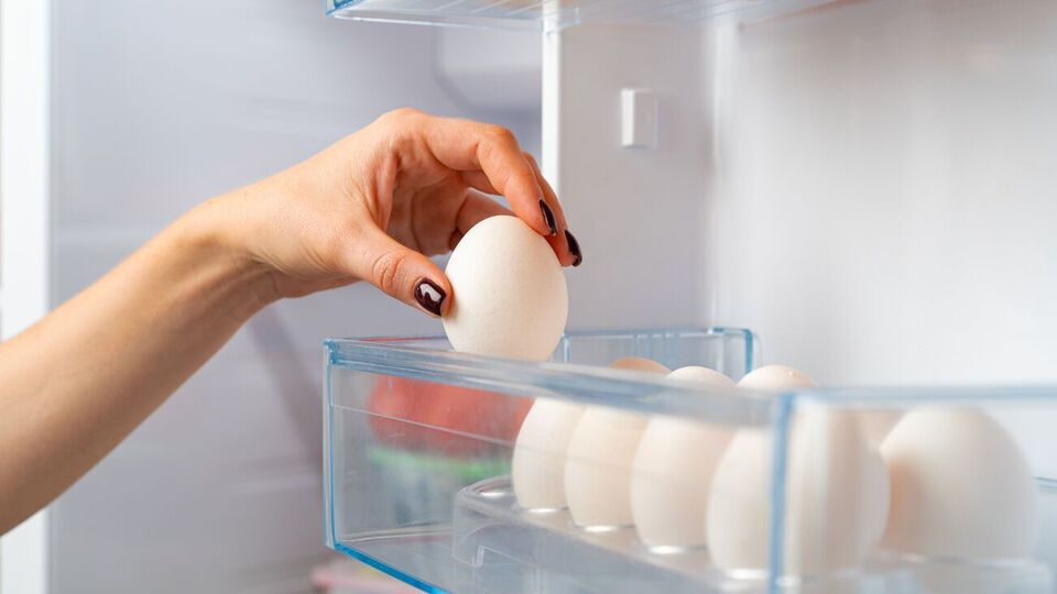 Эксперт не рекомендует мыть яйца, которые будут храниться в холодильнике