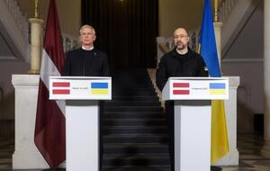 Шмигаль (праворуч) 16 березня провів зустріч із Каріньшем у Києві