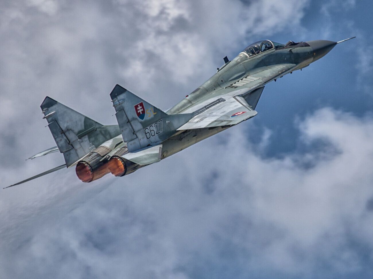 Словаччина стала другою країною після Польщі, яка передає Україні бойову авіацію