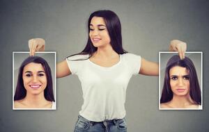 Эмоциональные качели – это сильные эмоции, которые могут быстро меняться и которыми тяжело управлять