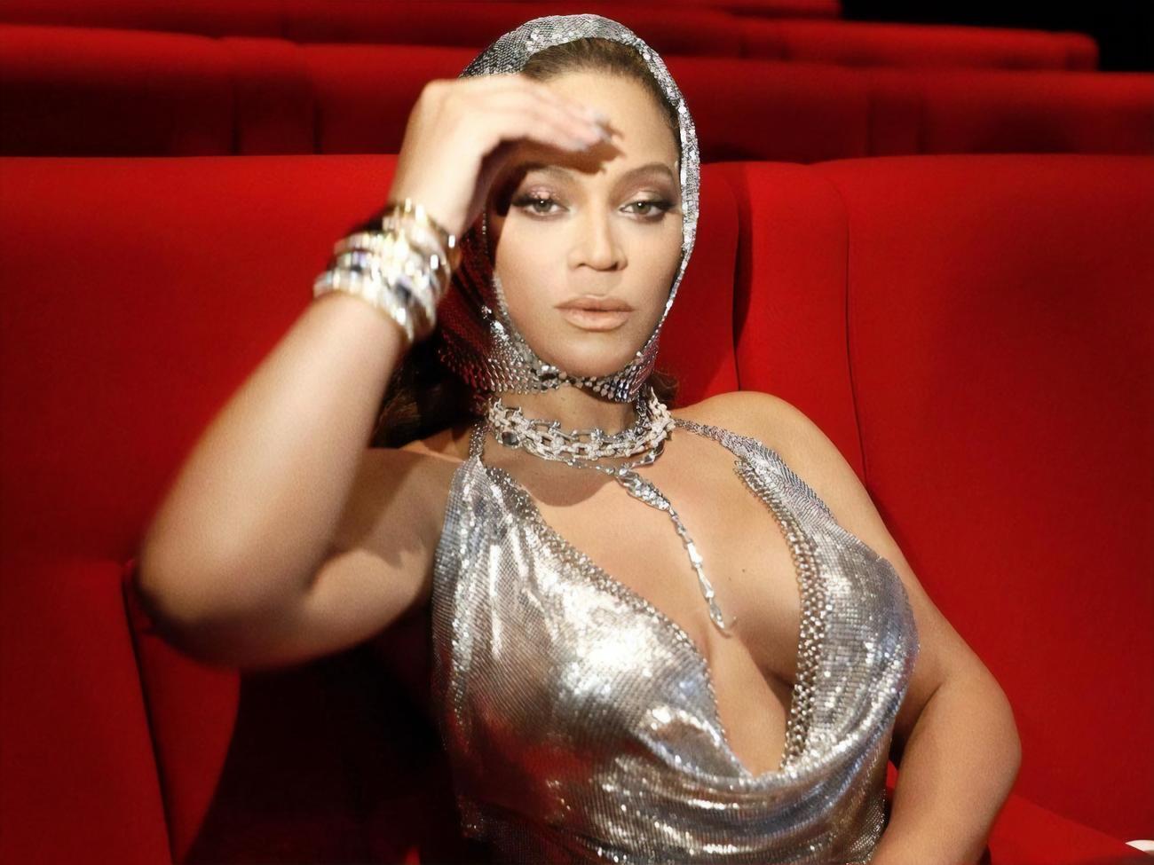 Бейонсе снялась в образе, подчеркивающем фигуру