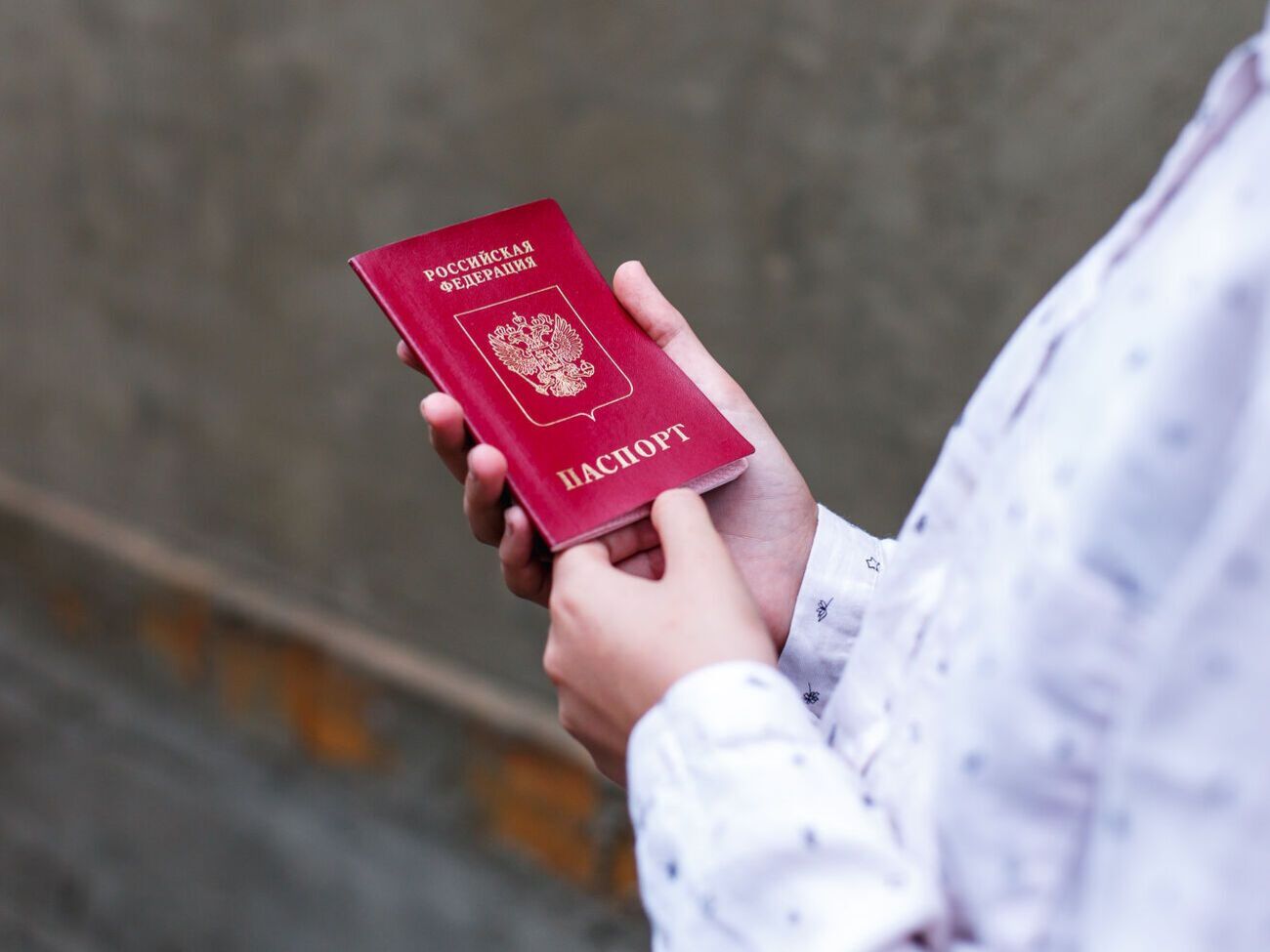 У МЗС України заявляли, що РФ займається насильницькою асиміляцією українців, примусово нав'язуючи їм громадянство Росії