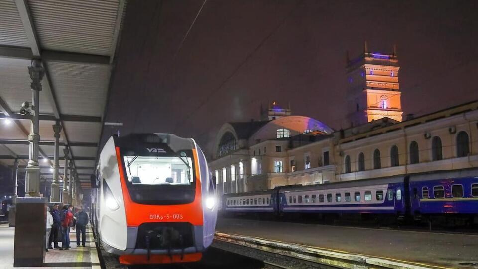 "Укрзалізниця" проводит проект "Железная украинизация"