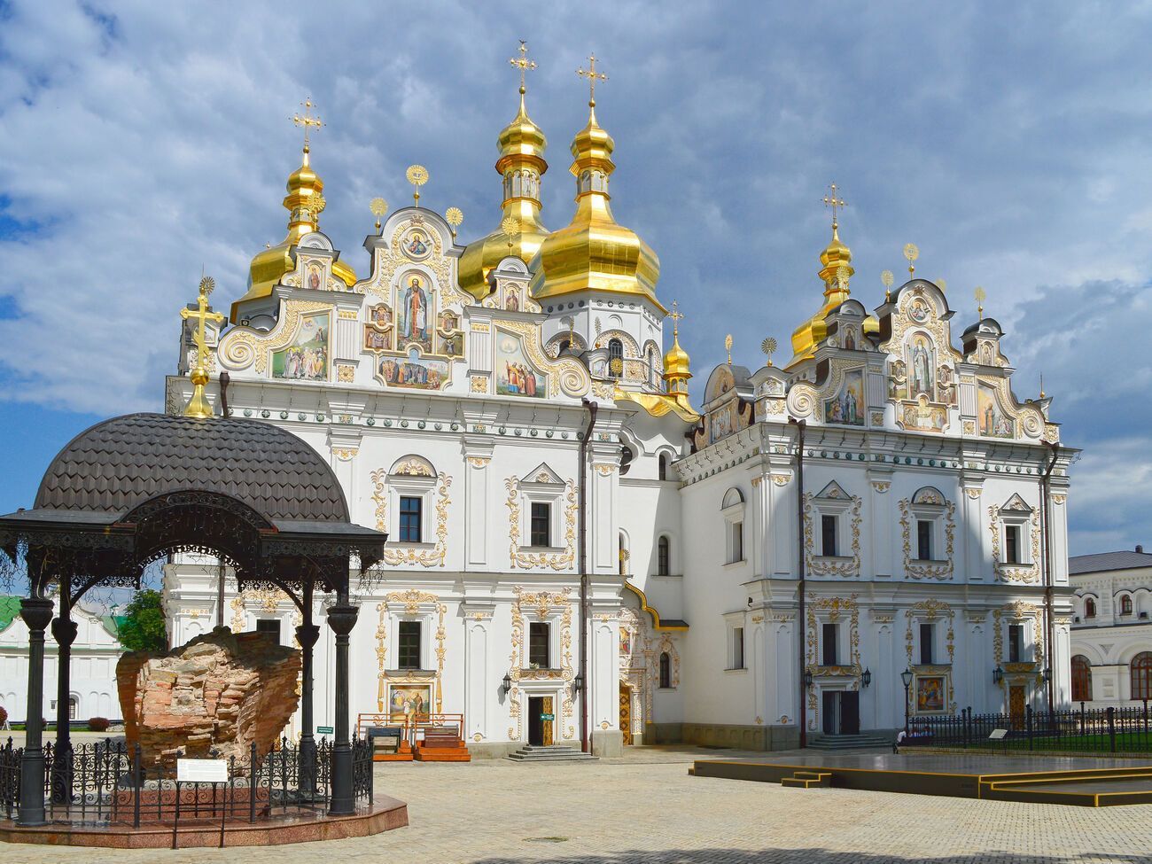 Договор с УПЦ МП о пользовании Лаврой будет расторгнут с 29 марта