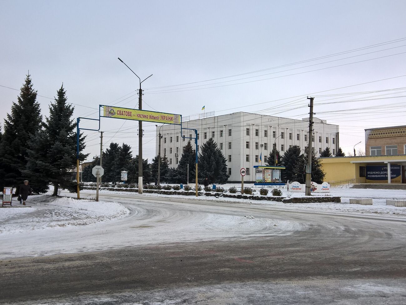 Оккупанты привлекают к&nbsp;обслуживанию раненых российских военных жителей Сватово, имеющих хоть какое-то медицинское образование, отметили в Генштабе ВСУ