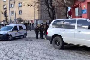 Мужчина никому не угрожал, гранату и пистолет согласился сдать добровольно, отметили в полиции