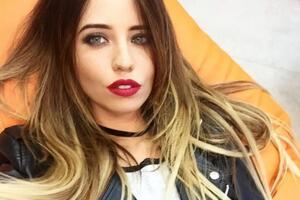 Дорофєєва опублікувала два ролики в одному образі