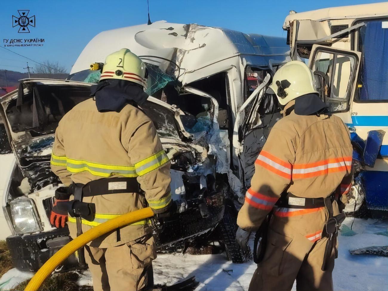 В Ивано-Франковской области в результате столкновения автобусов погибла женщина