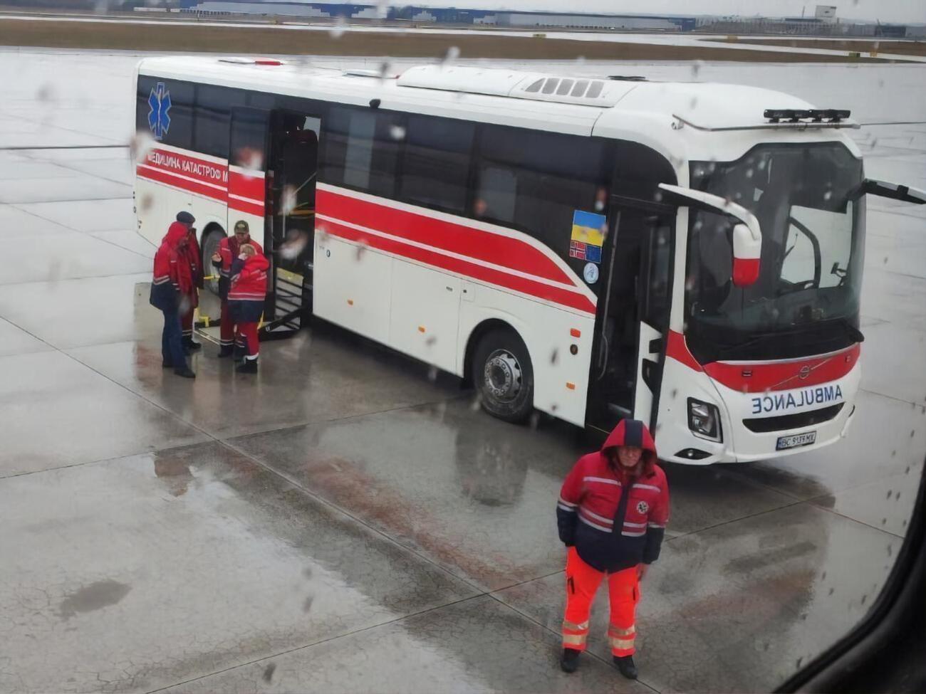 Протягом тижня за кордон на лікування доправили 20 українців, зазначили у МОЗ