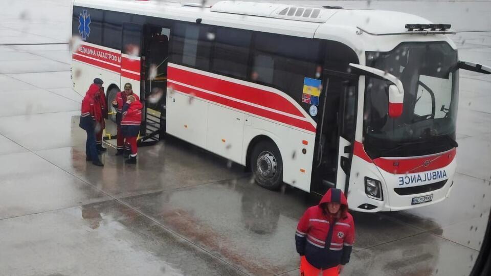 Протягом тижня за кордон на лікування доправили 20 українців, зазначили у МОЗ