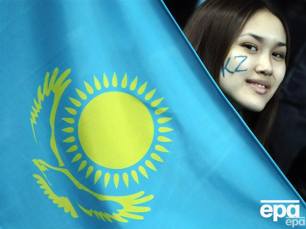 У Казахстану росіяни просять про імпорт "навіть матеріалів для банківських карток"